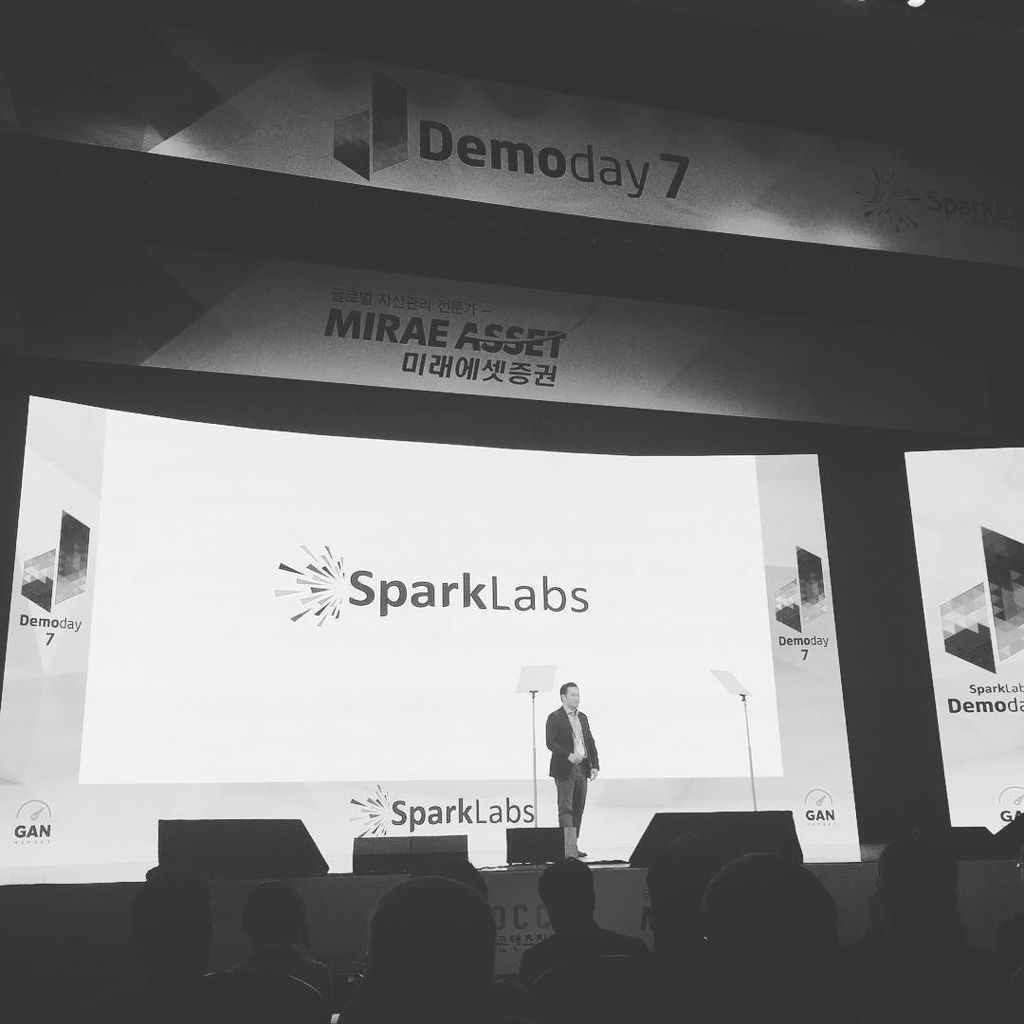 achanman's tweet image. SparkLabs begins! #sparklabs #demoday7 #korea #startups #tech ift.tt/28OI4og