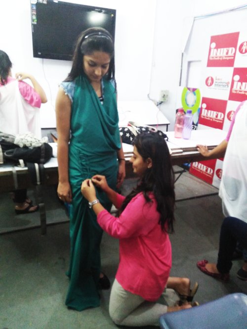 InifdKanpur's tweet photo. An exceptional start of the two day workshop with Designer Anuj Sharma @INIFDCORPORATE  @anujsharmanid #buttonmasala https://t.co/jLNoL2XTMl