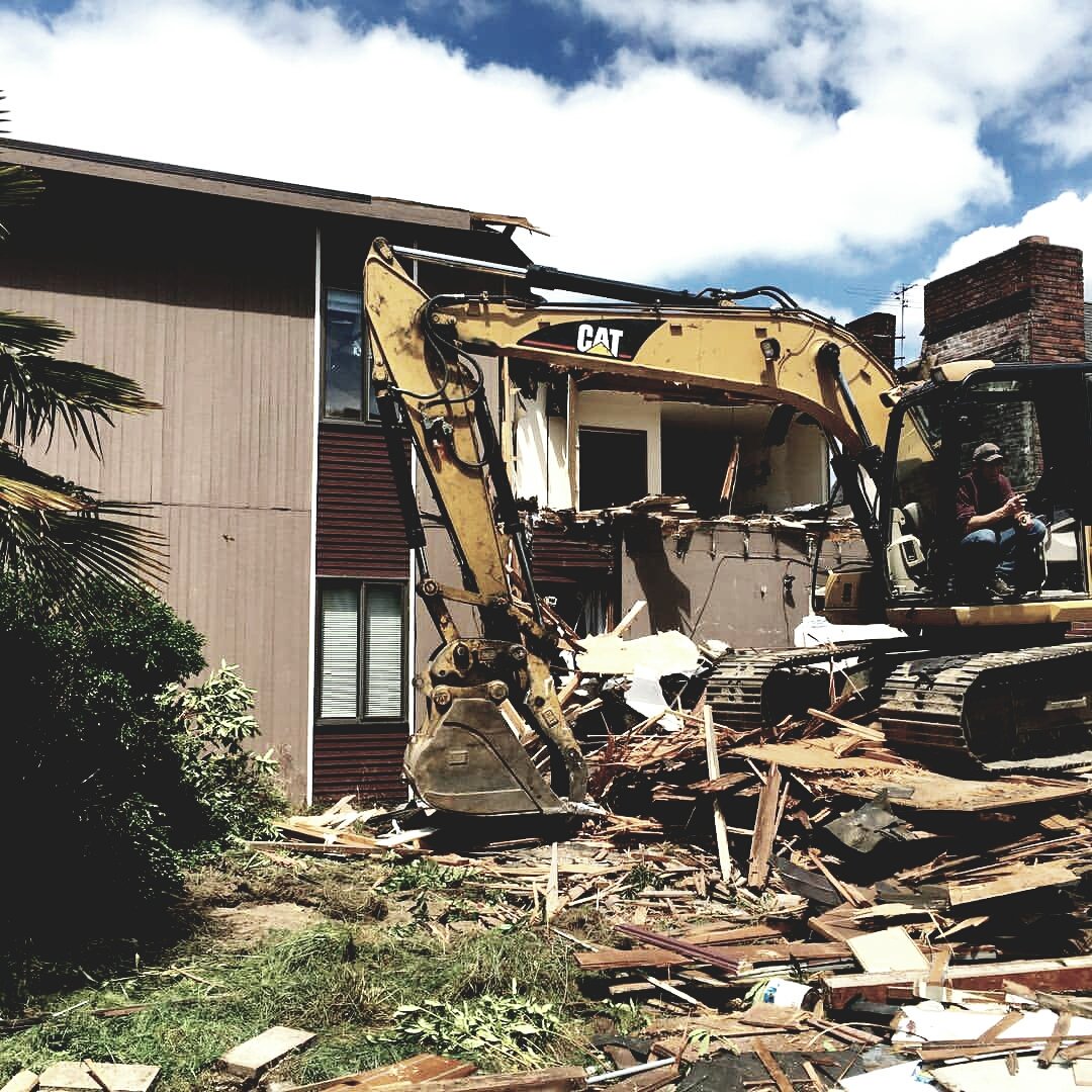 WeBuildSeattle's tweet image. First step in adding density is salvaging the old to make way for the new!
#Seattle #construction #density #rowhouse
