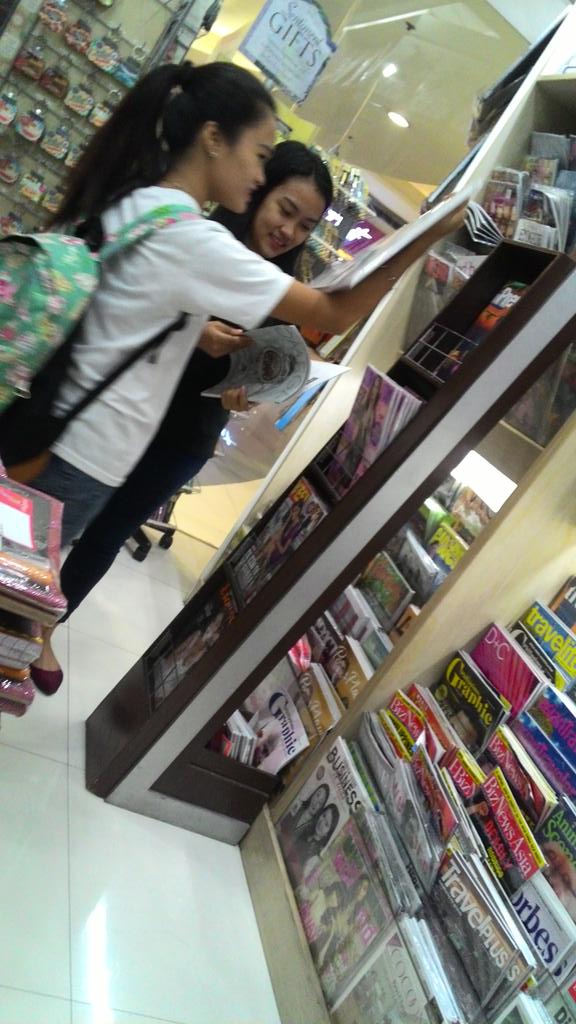 WeLoveJaDine's tweet photo. Huli! JaDine fans looking for #TeamRealForPreview 😁😁😁 https://t.co/iUPS09h5g7