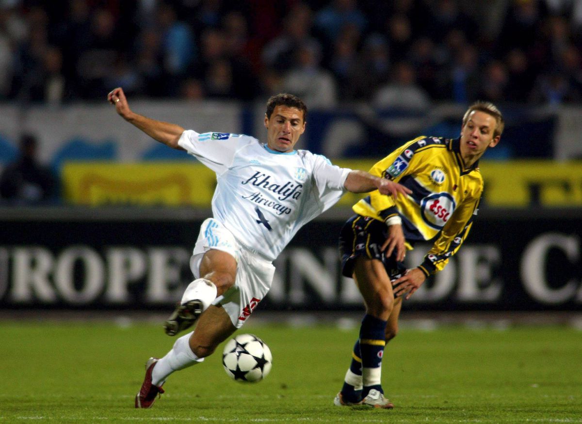 OMLaProvence's tweet photo. #OM : Piotr #Swierczewski retrouve le #Vélodrome ⚽ https://t.co/xfPesdx2SQ https://t.co/OC16mJv089