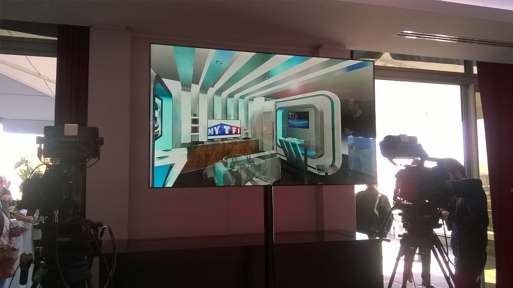 Ruby_BIRD's tweet photo. #vivatechnology w/ Yasmina BEDDOU - 30 june. To 2 july - porte de Versailles, Paris #RubyBIRD 😉 https://t.co/dGMDxWEyYO