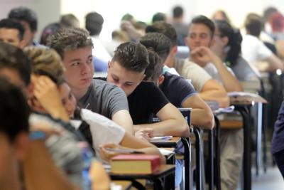 Adnkronos's tweet photo. #maturita al via: un brano di Eco tra le tracce, il voto alle donne per il tema storico https://t.co/6AYdJlXbAE https://t.co/wnY08fySat