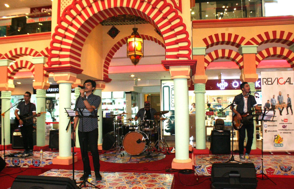 plaza_blokm's tweet photo. Di panggung RamadhanEnCordova PlzBlokM lt dasar, hari ini ada Live Musik Top40 with RevicalBand mulai pkl17:30-20:30 https://t.co/nGbEpqWrNc