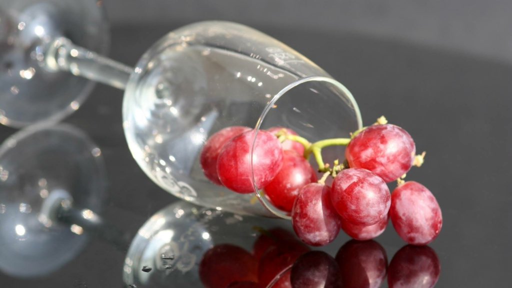 MeyhaneZade's tweet photo. Üzümün üç binden fazla çeşidi olduğunu ve hücre yenilediğini biliyor muydunuz? ❥ 

#zademeyhane #grape #food https://t.co/hb2wlpv3Zz