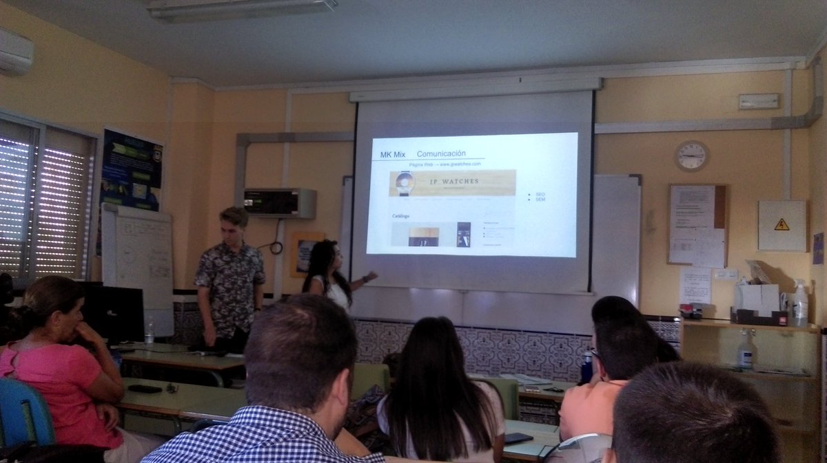 FP_eel11's tweet photo. Técnicos Superiores en Comercio Internacional @JESakkinen y @jpameladm profesionalidad en su PI. Es @FPAndaluza https://t.co/777IQzgmns