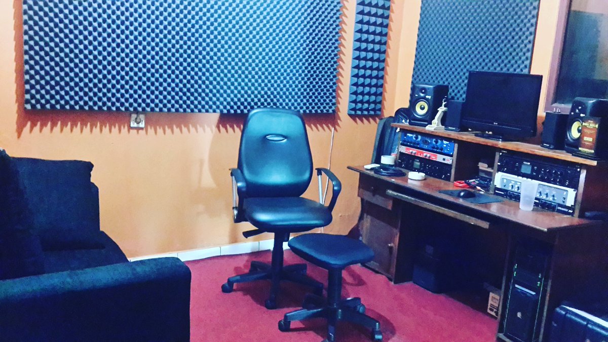 Crowsrecord's tweet image. New office 😊