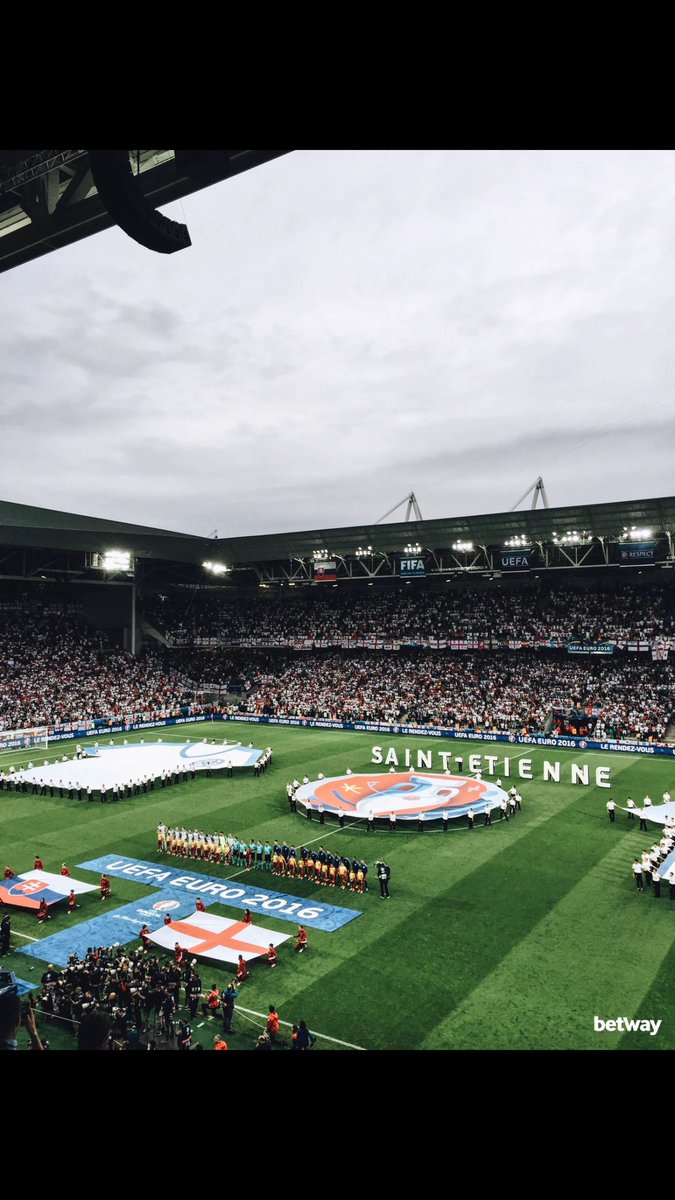 englandfans2k16's tweet photo. England v Slovakia⚪🔴 #ENG https://t.co/ZsBg9baaUb
