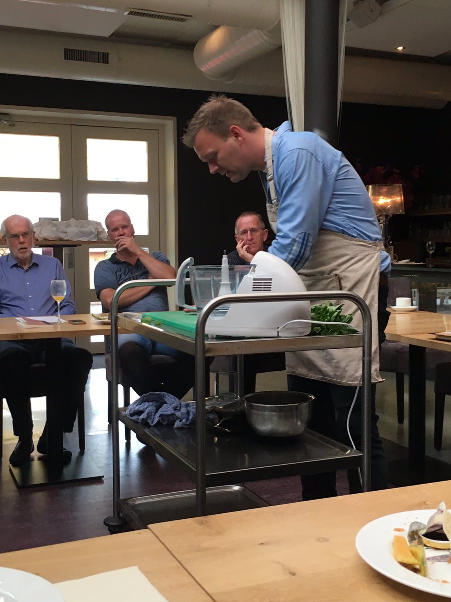 <a href="/ZakenMoment/">ZakenMoment</a> goede bijeenkomst waarin <a href="/CuliKiewiet/">Restaurant Kiewiet</a> ons leert om zelf lekkere pesto te maken. Erg lekker!