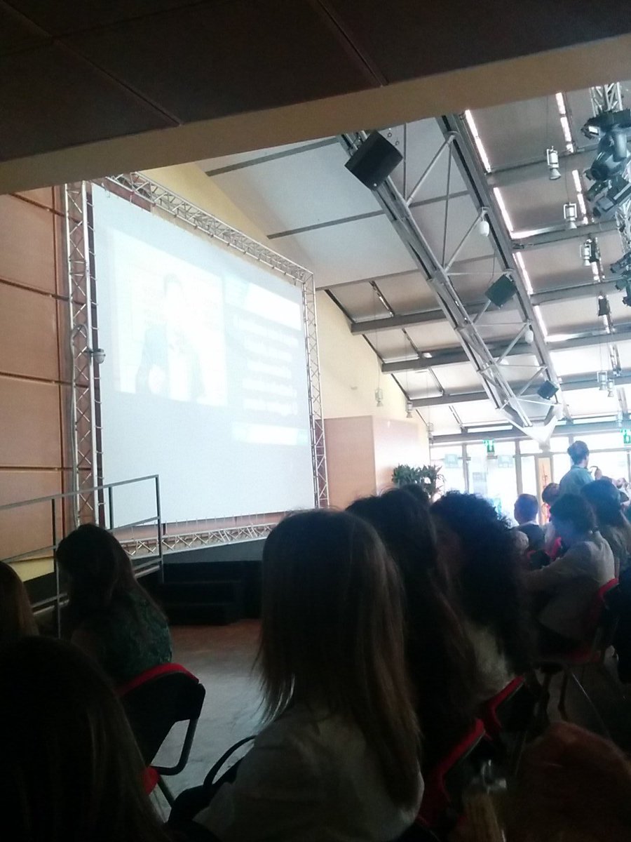 CarlyTwitt's tweet photo. Pronti via! Intro by @FlashAndrea #SMMdayIT https://t.co/0YeZUUDt0x