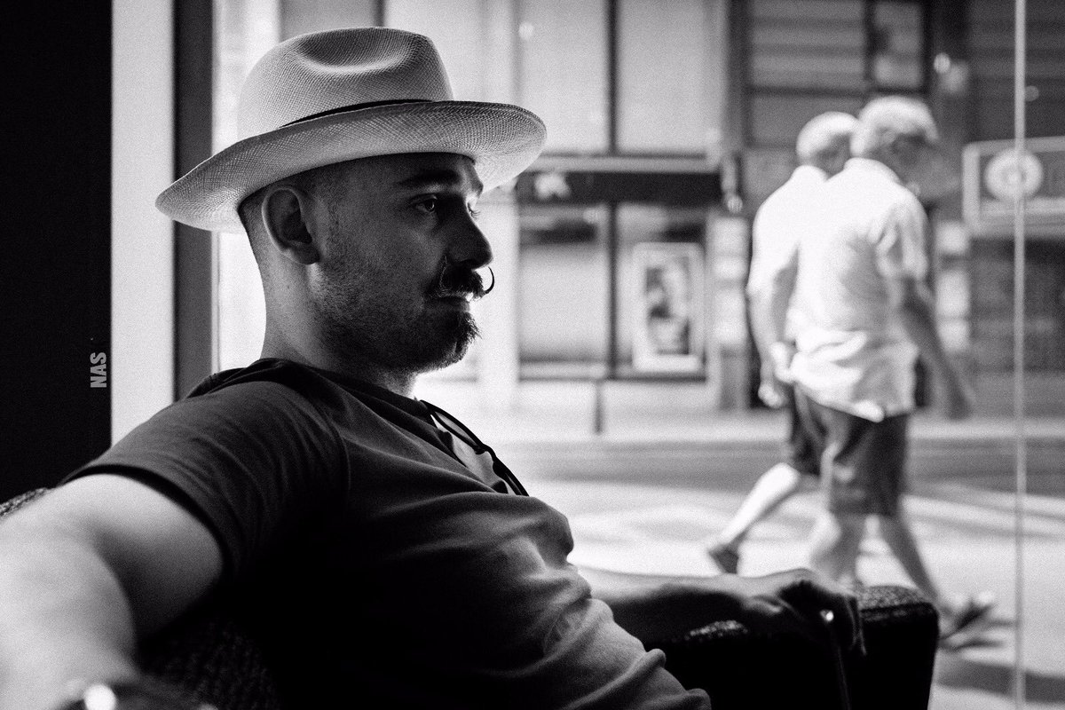 Esta semana vuelvo a la carga twiteando, que ya era hora.
#sirjohnnydude 
#barber
#mustacherules