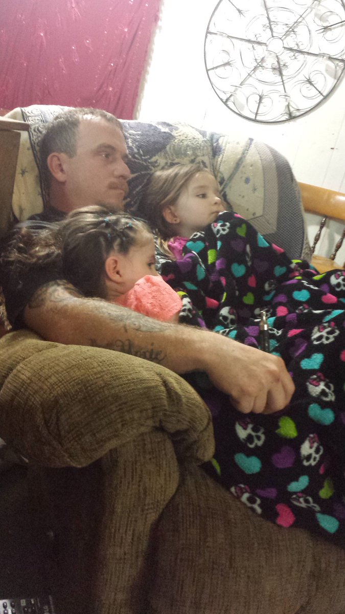 ajlight29's tweet photo. Best daddy ever! #daddysgirls #blendedfamily #truelove #agirlsfirstlove is her #daddy #parentsof5 #myworld #mylife https://t.co/BSrzGXnY5Y