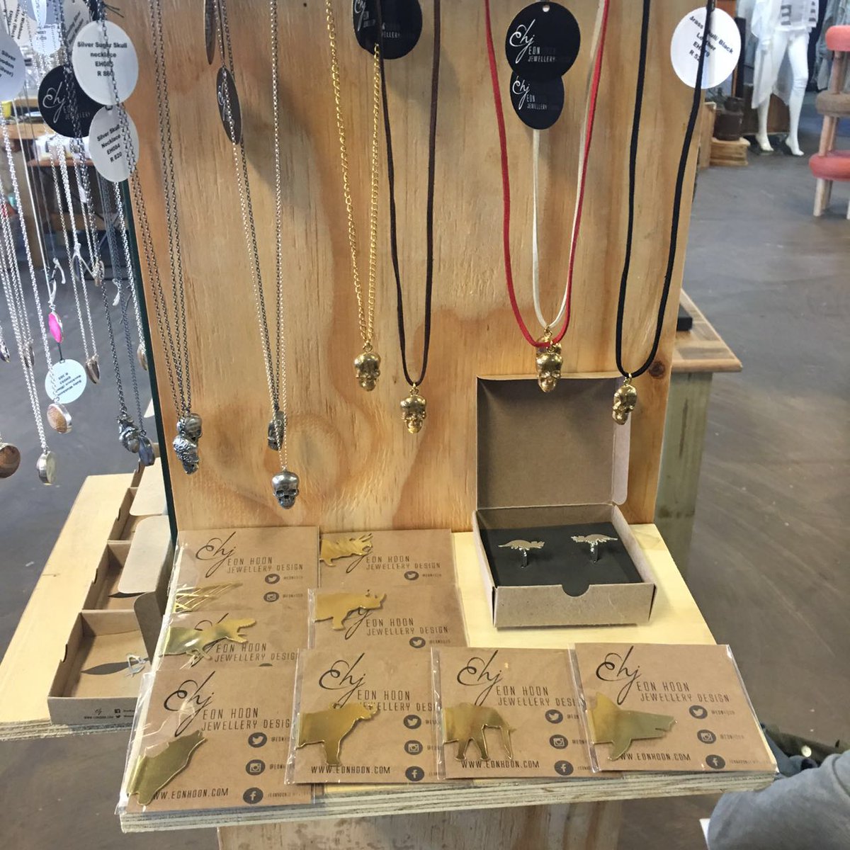 threads_project's tweet photo. In store- jewellery, money clips and tie pins by @eonhoon๐#menswear #lovezabuyza #threadsproject https://t.co/gNZrsRADeX