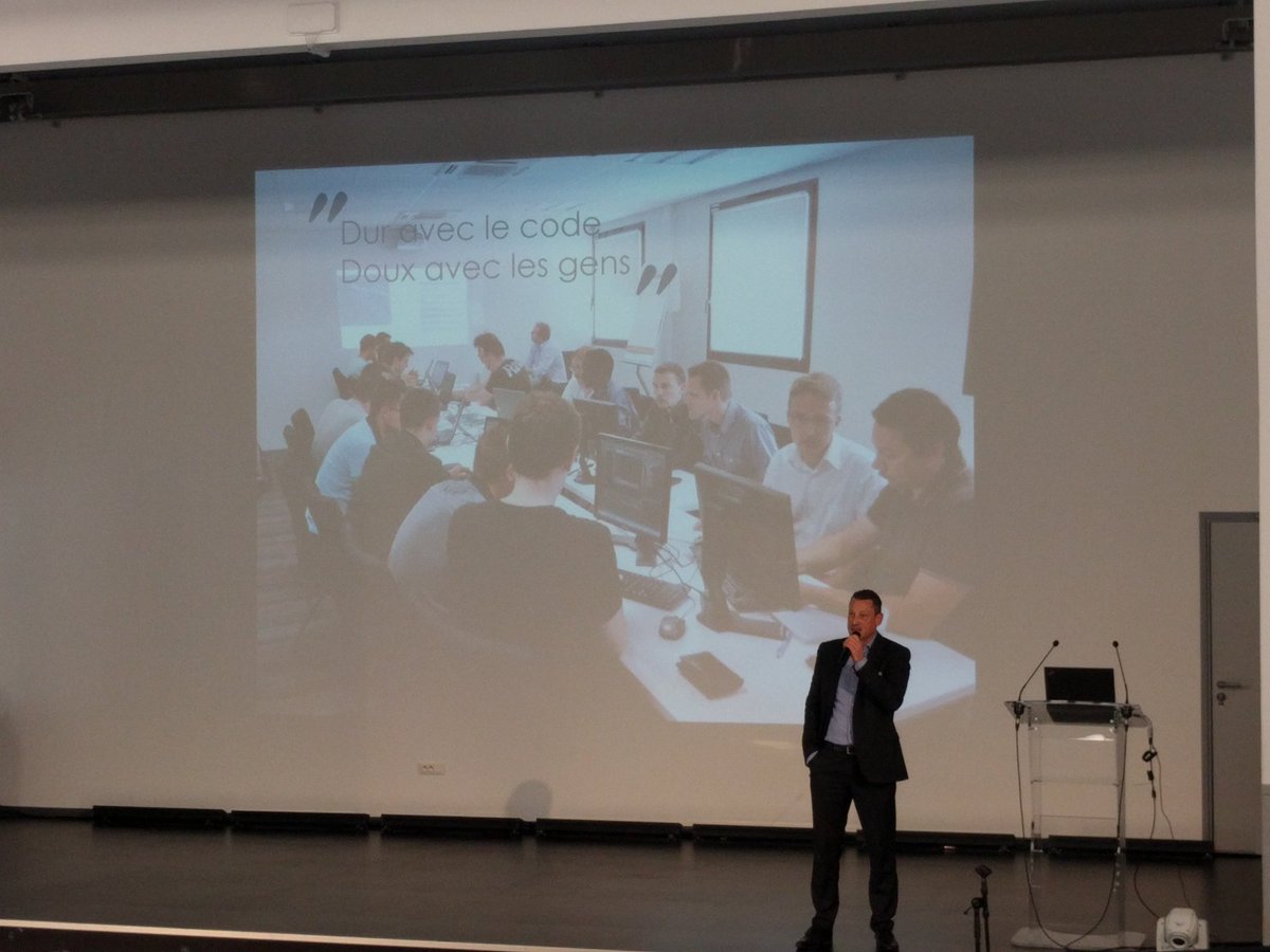 o_lemaitre's tweet photo. Témoignage @AxaWebcenter au #chtidej @OCTOTechnology une pratique clé : la revue de code https://t.co/ACzLdHHawn