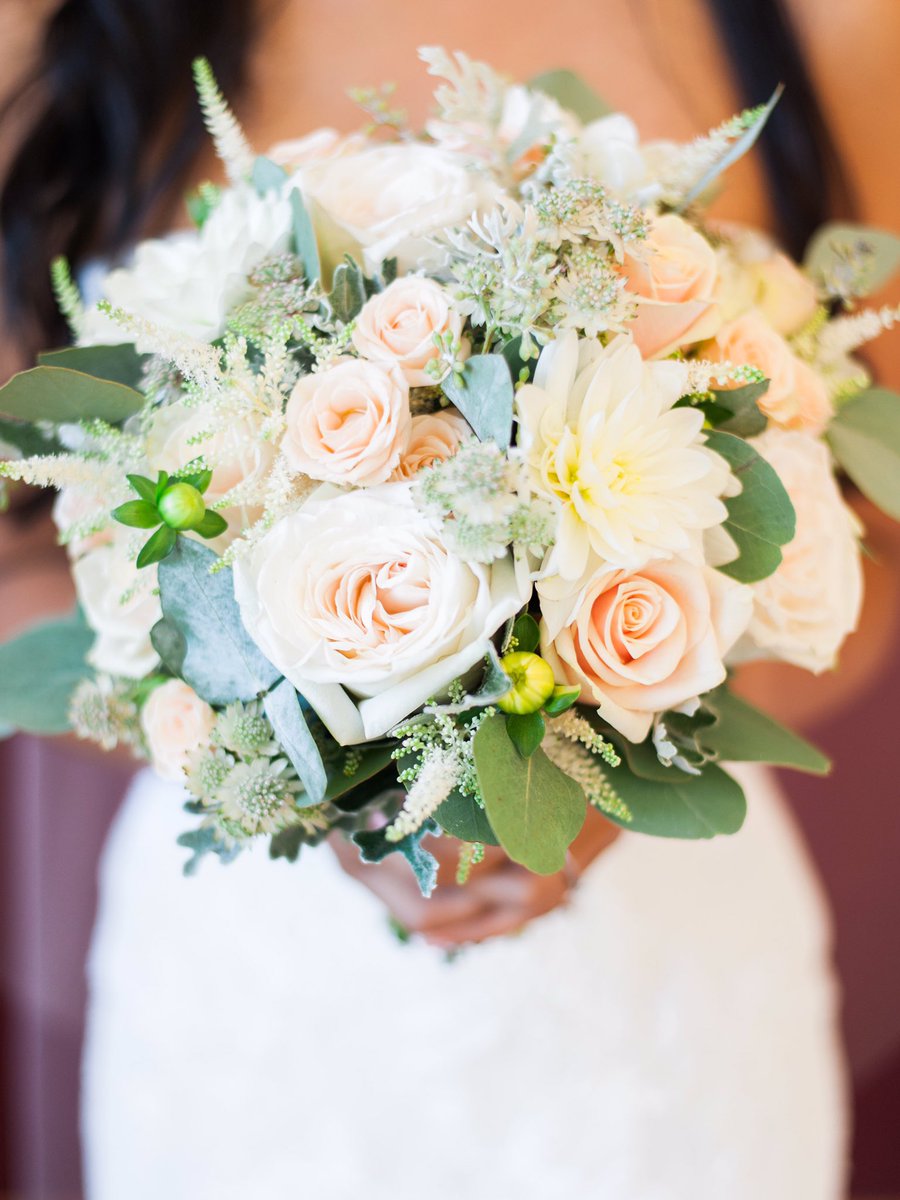 There's so much love out there for soft peaches this year! <a href="/taylorbarnesp/">Ashlee Taylor</a> #bristol #bristolflorist