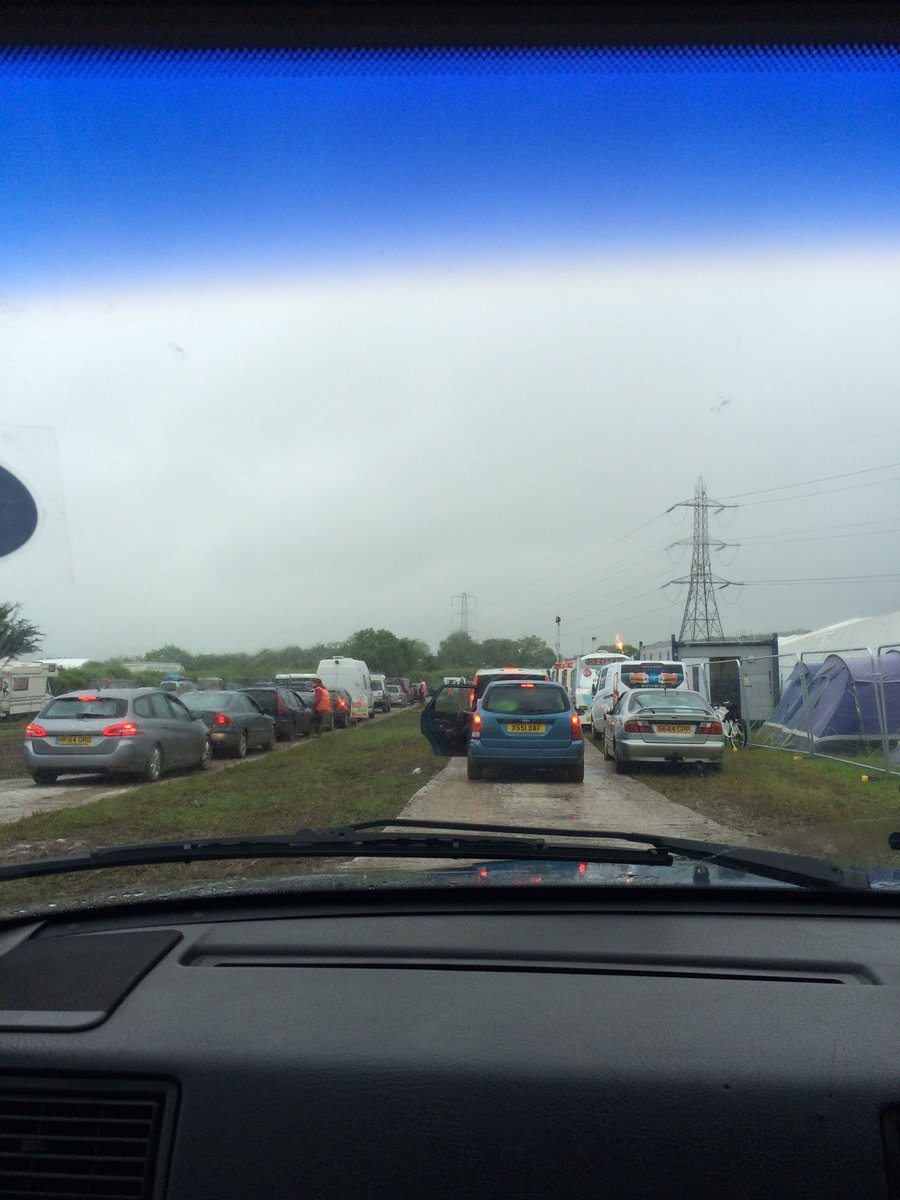 clairington's tweet photo. 9am. Maybe an hours kip in the car. And we're back to queueing! #glastotraffic #glastoqueue #glasto2016 #glastonbury https://t.co/ft7JsU7yBp