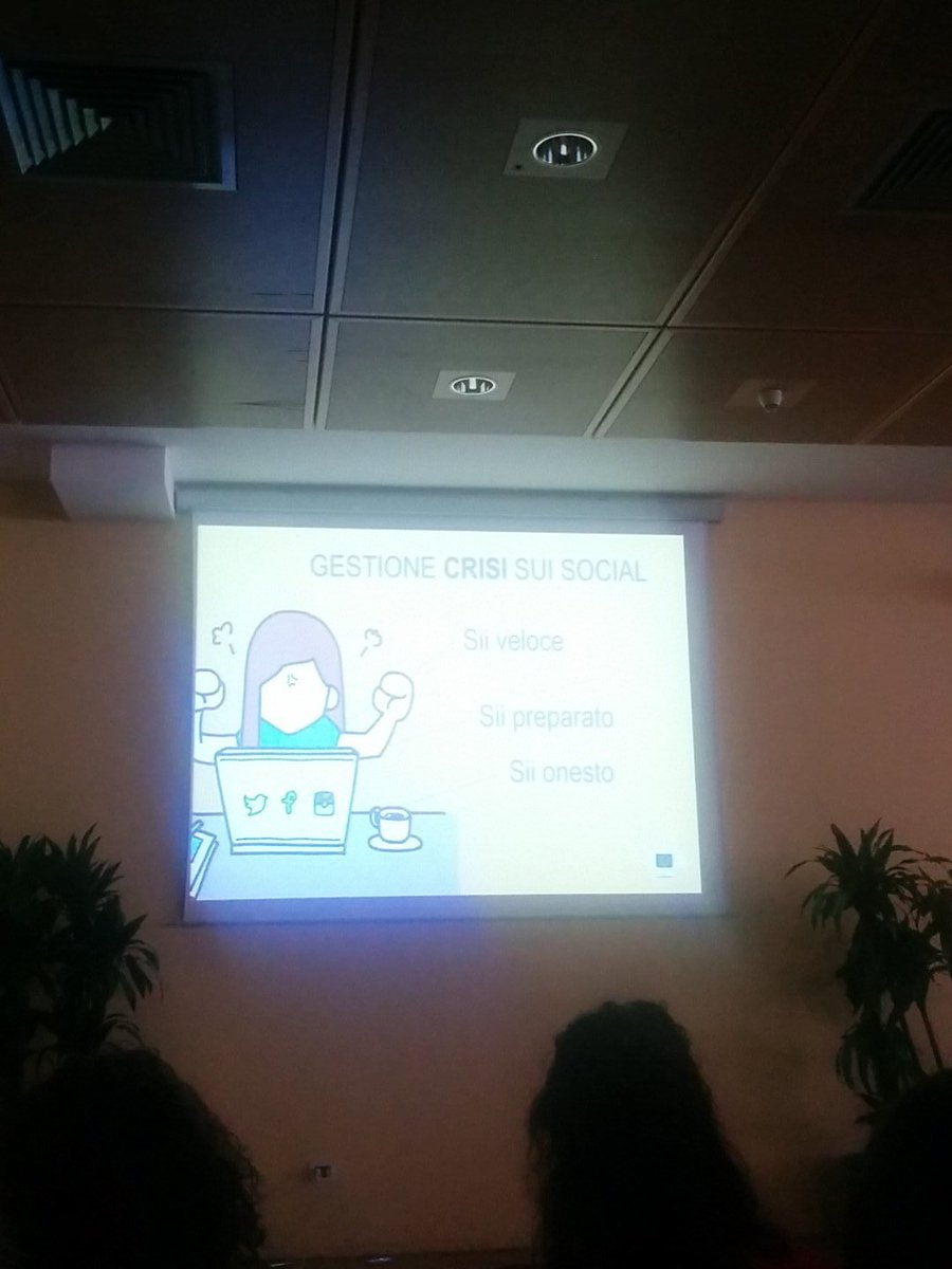 CarlyTwitt's tweet photo. l'importanza delle #CrisisManagement  sui #SocialMedia #SMMdayIT https://t.co/nW5sTUOz0P