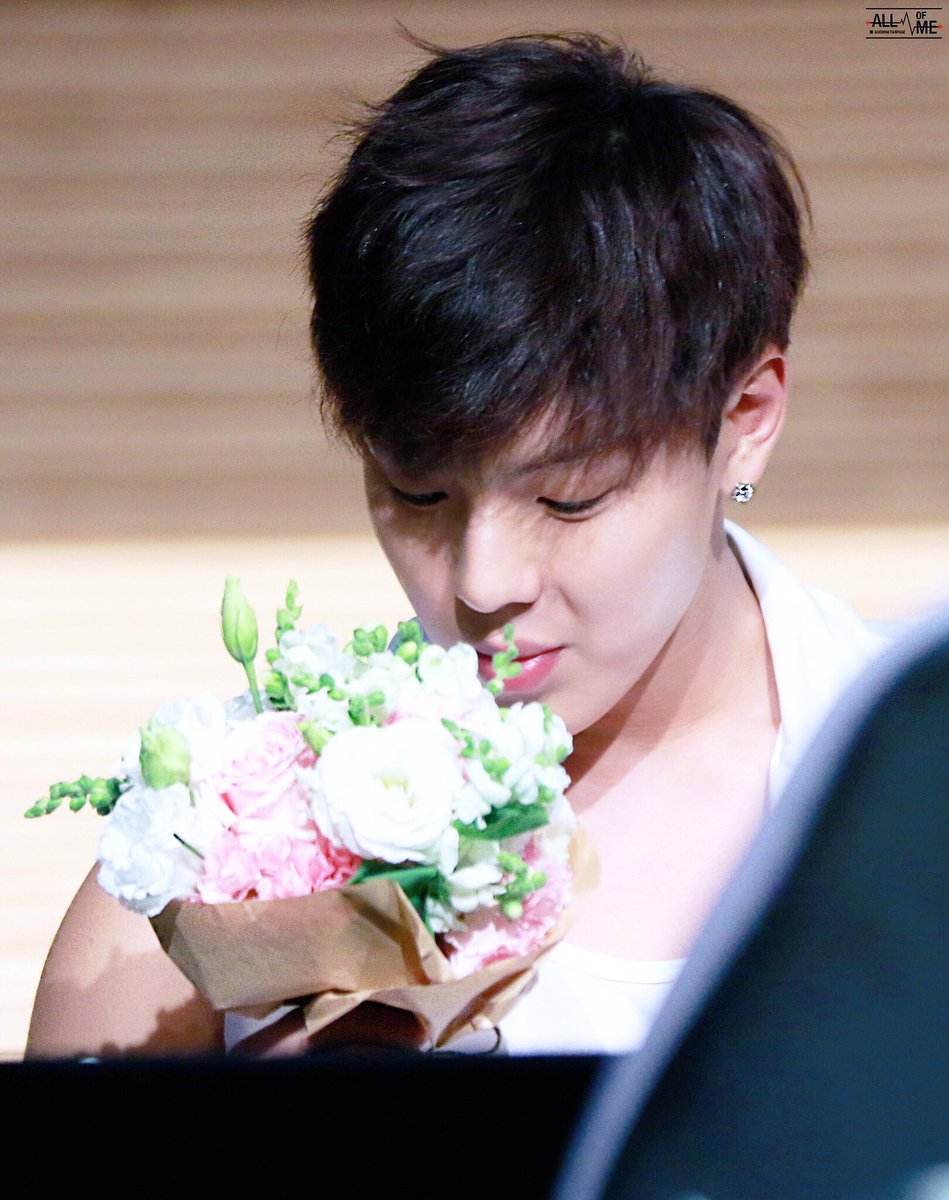 ALLOFME_SHOWNU's tweet image. 💫 160612 건대팬싸 셔누 💫
#셔누 #SHOWNU #몬스타엑스 #MONSTA_X
하루 끝에 침대보다 더 편안한 사람, 주말 아침 늦잠보다 훨씬 달콤한 사람 -너말이야, sae_write