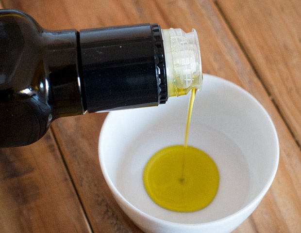 AAutenticos's tweet photo. ¿Cuál es la diferencia entre aceite de oliva, oliva virgen y virgen extra? https://t.co/BWhjnemhUe vía @LaGulateca https://t.co/7TYTpzzIPU