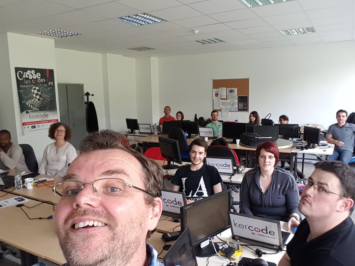 yvoniglemer's tweet photo. Grand merci aux kercodiens  Bon courage à tous ! @Kercode56 #simplon . #Formation Réseaux sociaux @MLPV56 @GretaBS56 https://t.co/WdEYRWabtM