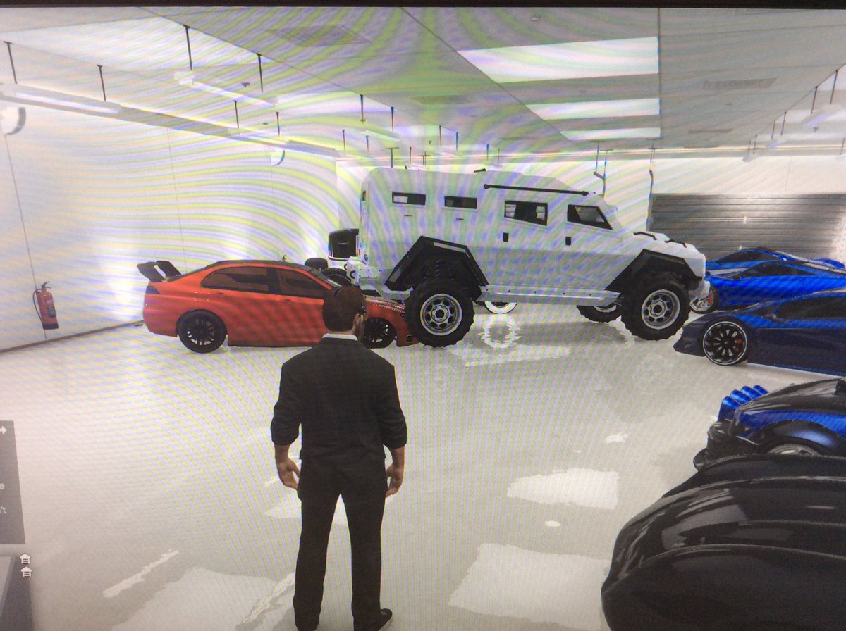 jellieshield's tweet photo. @MrBossFTW came in my garage today and saw this #GTA5problems https://t.co/QufNWsaNIg