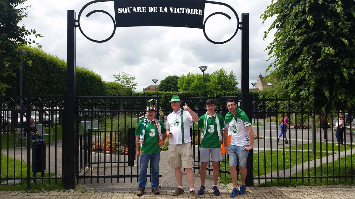 NotetoselfDG's tweet photo. On our way to the match. Want to get there early in case we miss the first goal! Come on Ireland https://t.co/1kqZEnY0dv