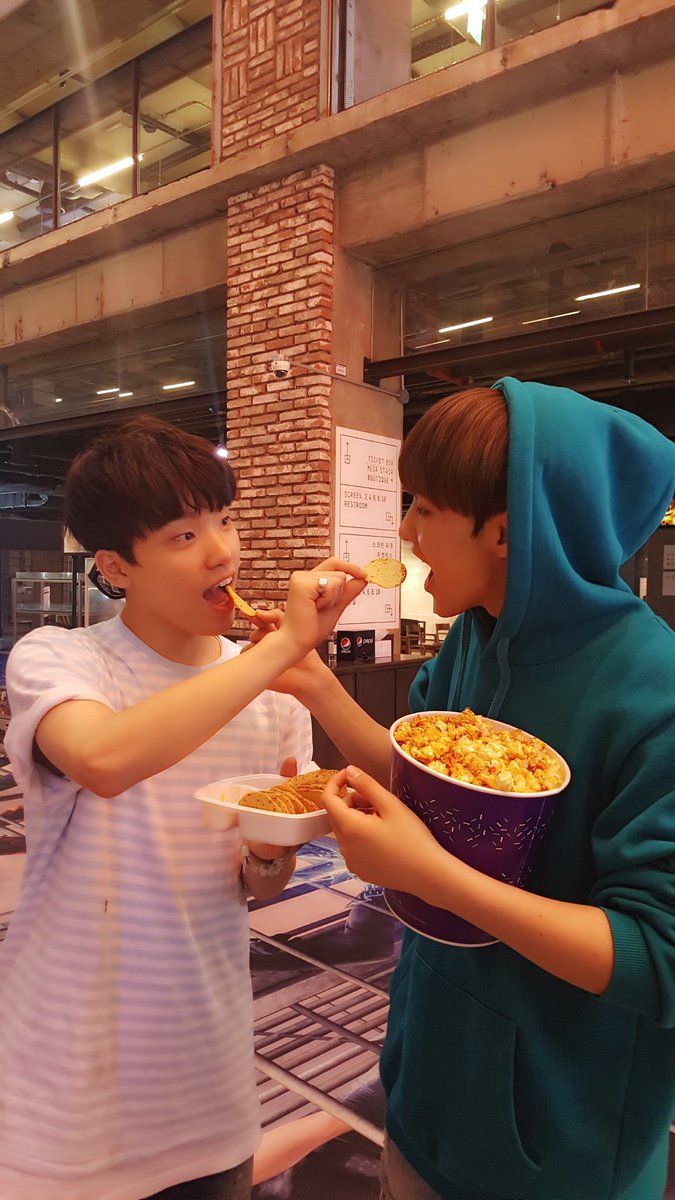 pledis_17 tweet picture