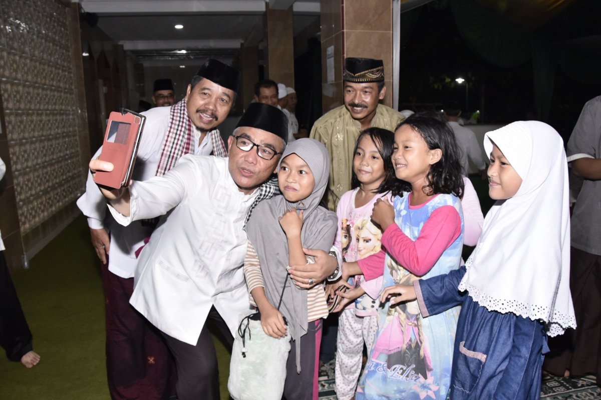 Keakraban seorang pemimpin@idrisAShomad@humas_depok di sela sela usai tarling msjd at-taqwa