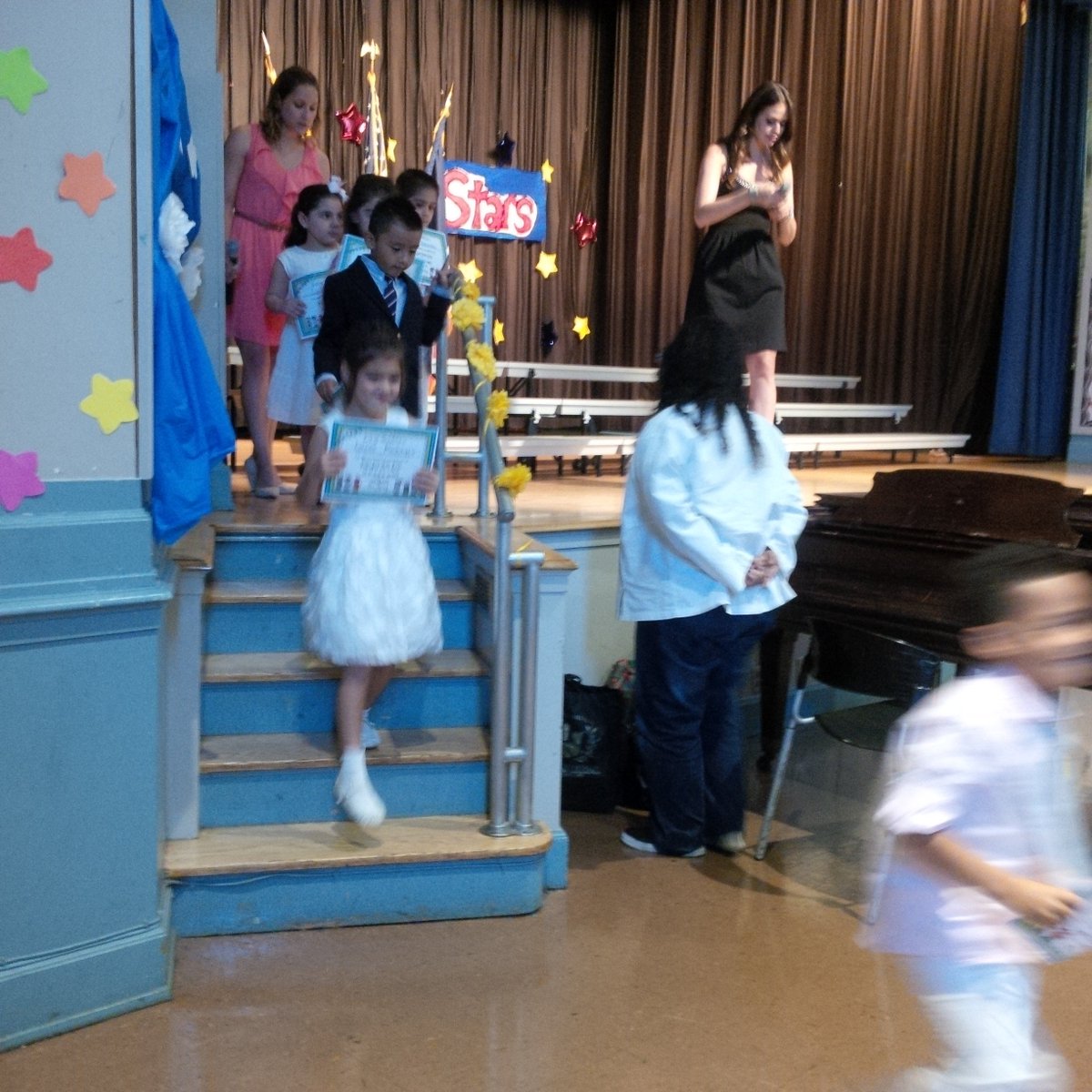 26q178's tweet photo. Kindergarten Stepping Up: singing multicultural songs and dancing their way to first grade! https://t.co/sXYYOTsbSZ