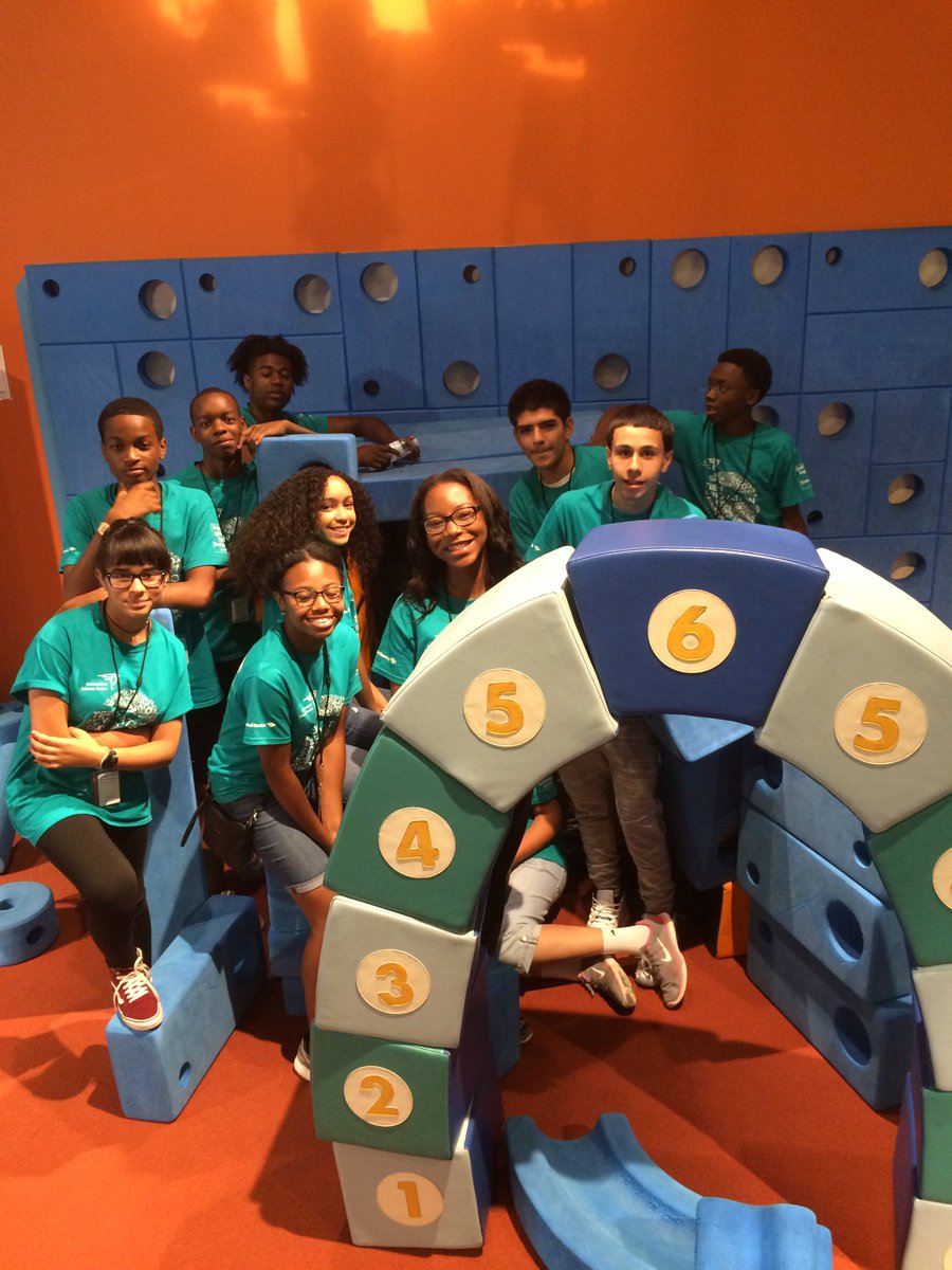 CSCTeens's tweet photo. Building an Arch Build a Team! #hashtag #JRAmbassadors #planitbuilditbreakit #alsotwitterit https://t.co/YIqsQIe3qv