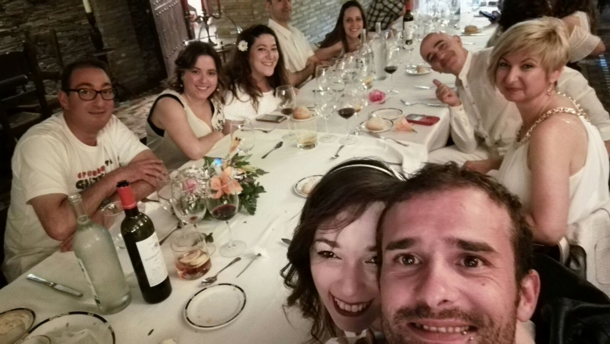 LauraKizomba's tweet photo. Fiesta ibicenca Tapiada, disfrutando!!!
#logroño #kizomba #bachata #tapiada #larioja #clasesdebaile #baile https://t.co/MLxnBi67nN