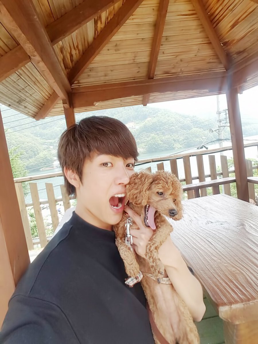 [#INFINITE] #성열 군의 수상 스포츠 강의 + 아가의 귀여운 모습까지🐶 잘 보셨나요?  이번 여름에는 성열쌤의 강의 열심히 듣고📚 꼭 수상 스포츠 도전하세요💪🏻😎
#일등수강생은누굴까 #인증샷필수📷