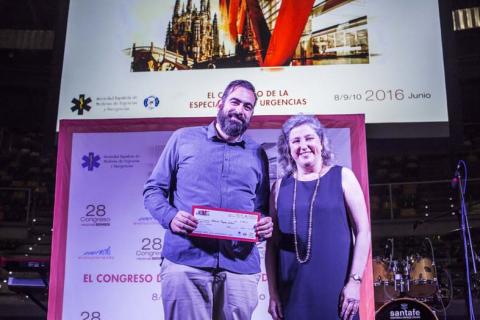 RCPSEMES's tweet photo. Entrega de Premios del Concurso RCP en el Congreso #SEMES2016 https://t.co/Srpxm1OkXu https://t.co/yDMvuI3N8C