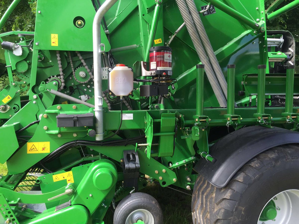 LubecoreEurope's tweet photo. #McHale fusion vario baler wrapper with @LubecoreEurope SPYDER pump from pumpelement direct to graesepoint.... https://t.co/g1Yd4SmMfO