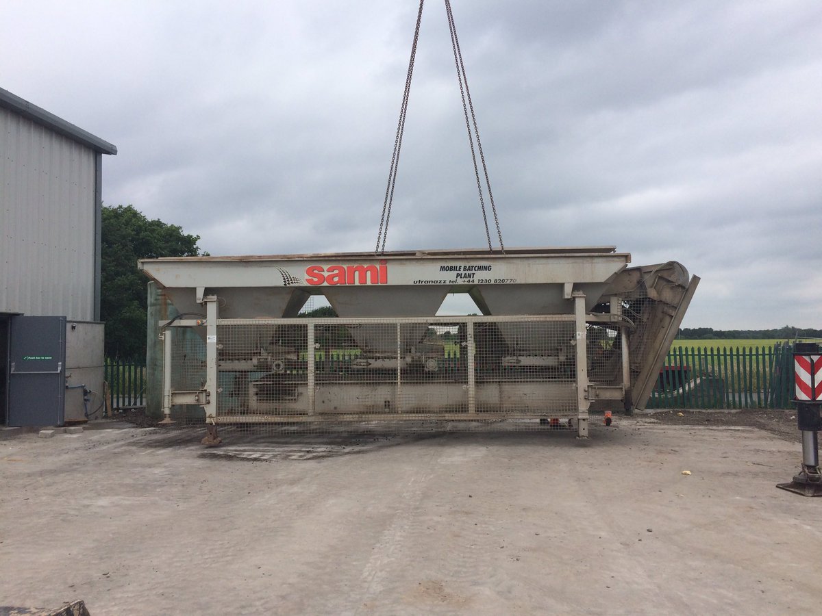 TotalConcrete's tweet photo. Our batching plant being installed at the new yard. #Precast https://t.co/raToF491wq