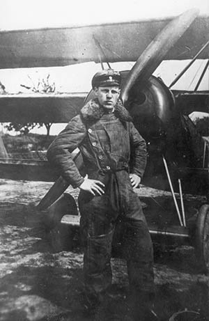 Kj 第一次世界大戦のローベルト リッター フォン グライム この大戦で彼は28機の撃墜の他 恐らくドイツ人で初めて戦車を飛行機で撃破やプール ル メリット勲章を受章し 騎士 Ritter を名乗ることを許された Kj 第一次世界大戦のローベルト リッター フォン グライム この大戦で彼は28機の撃墜の他 恐らくドイツ人で初めて戦車を飛行機で撃破やプール ル メリット勲章を受章し 騎士 Ritter を名乗ることを許された