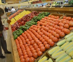 agro_vox's tweet photo. 23% es el promedio de la participacion del productor en el precio final de los alimentos https://t.co/TdL4jqV2A6 https://t.co/0X5tKu2gqp