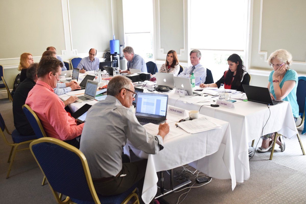 Action shot from meeting of our grant panel at <a href="/WCRF_UK/">WCRF</a> HQ yesterday <a href="/DrPMitrou/">Giota Mitrou</a> <a href="/Ami_Simmo/">Ami Simmonds</a> wcrf-uk.org/uk/our-researc…