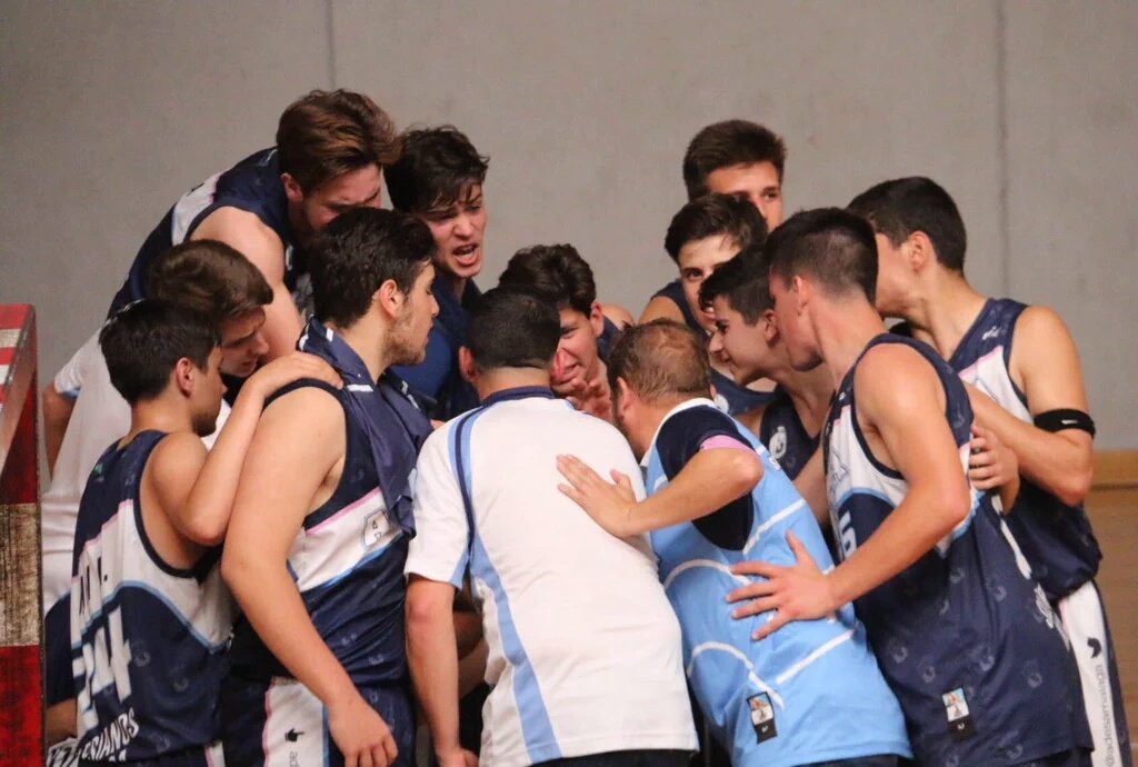 AdesaMalaga's tweet photo. El viernes comienza la andadura de nuestro cad masc en @JuegosEMDE agredecer el apoyo a @plagiser y @HClaReina https://t.co/Vp7yjzzWkS