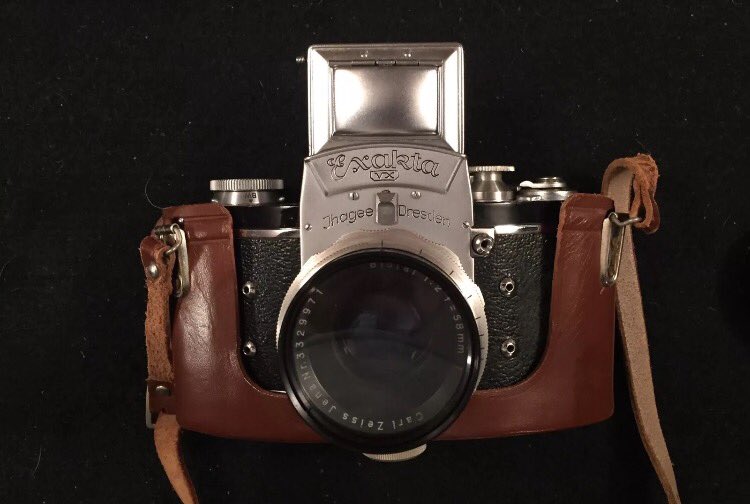 CameraCollector's tweet image. Auction! Art Deco EXAKTA VX 35mm w/Carl Zeiss 58mm F2.0 Red "T" + 2nd H1 Waist-level VF stores.ebay.com/CameraCollecto…