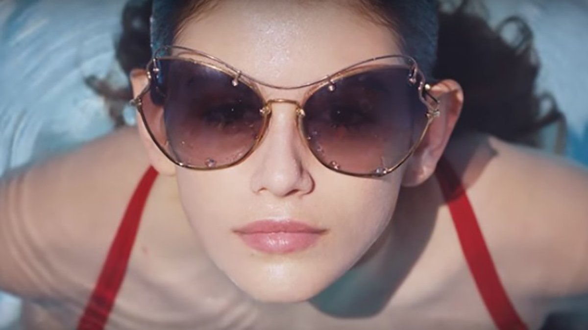 modaetkisi's tweet photo. Kaia Gerber'ın İlk Moda Filmi!
>> https://t.co/JkoV3szMjA https://t.co/Wdepq3HsXu