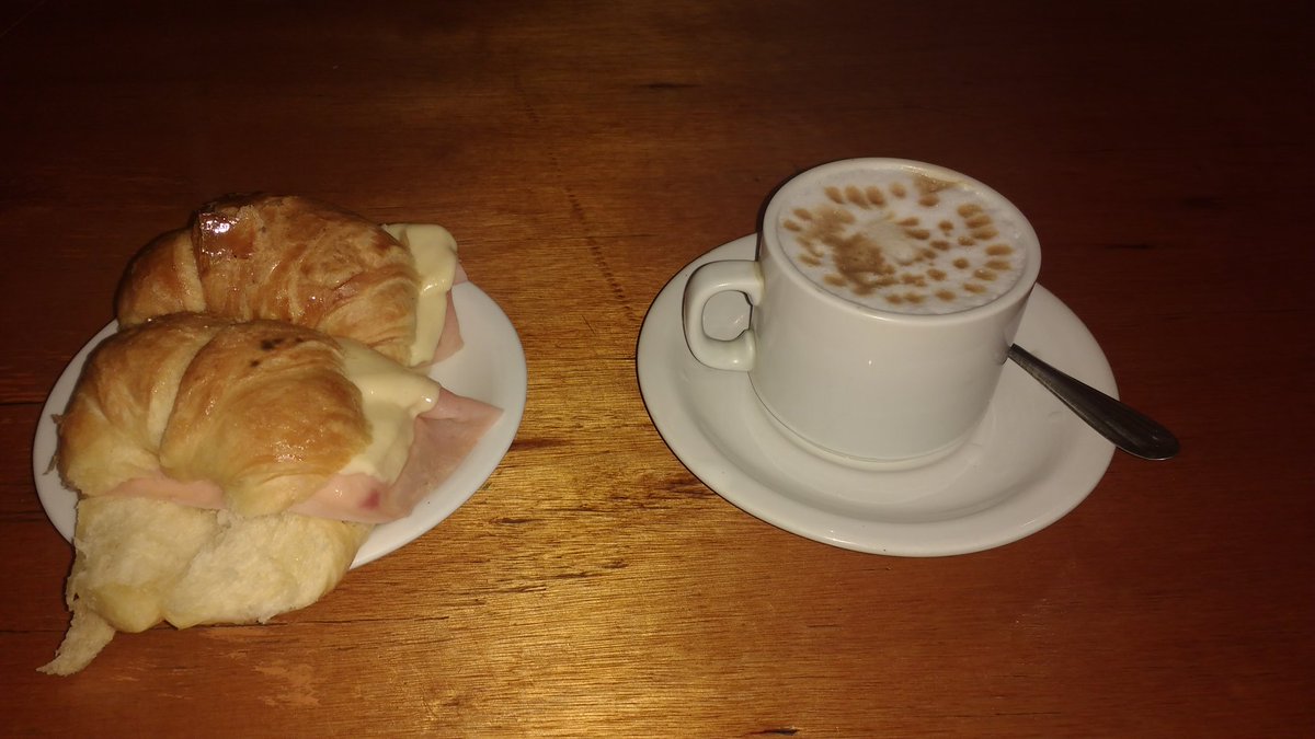 KrimByronAlexis's tweet photo. #DesayunoEstrella :D https://t.co/TE1Fm1Rfvk