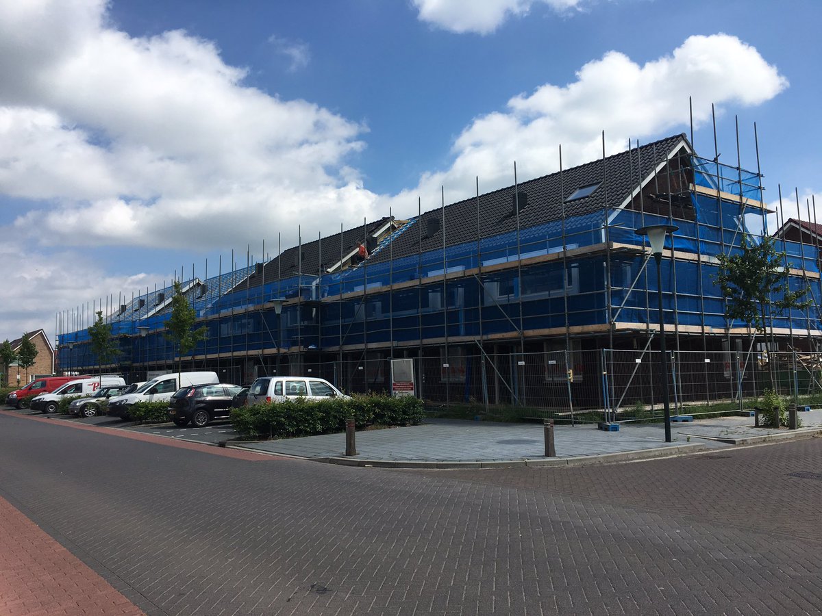 Het project (10 won) in Elst gaat als een speer !! De ruwbouw zit er alweer voor 50% in