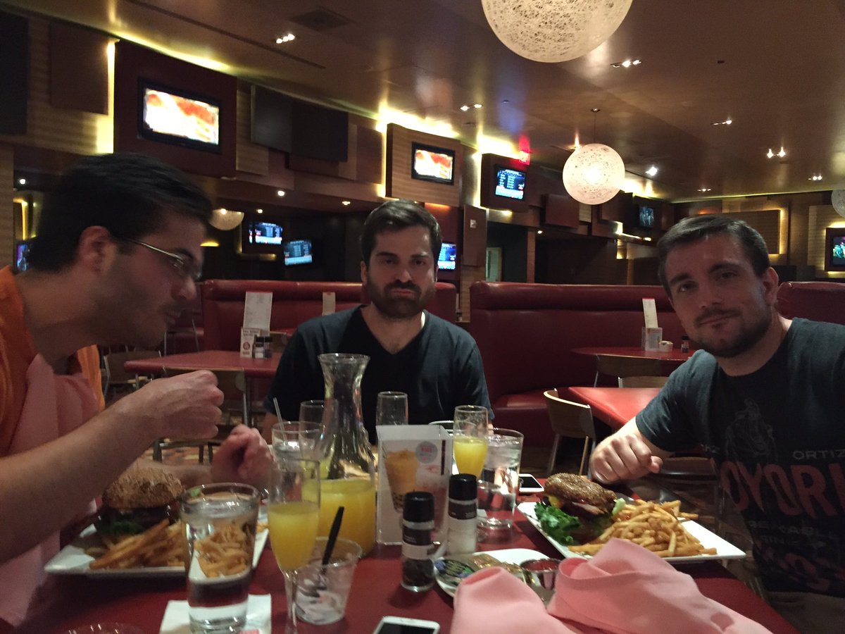jpbillaud's tweet photo. 3:00 AM unjustified burger #HoneyBadger #its_too_eeasy https://t.co/m3IPEdKtnQ