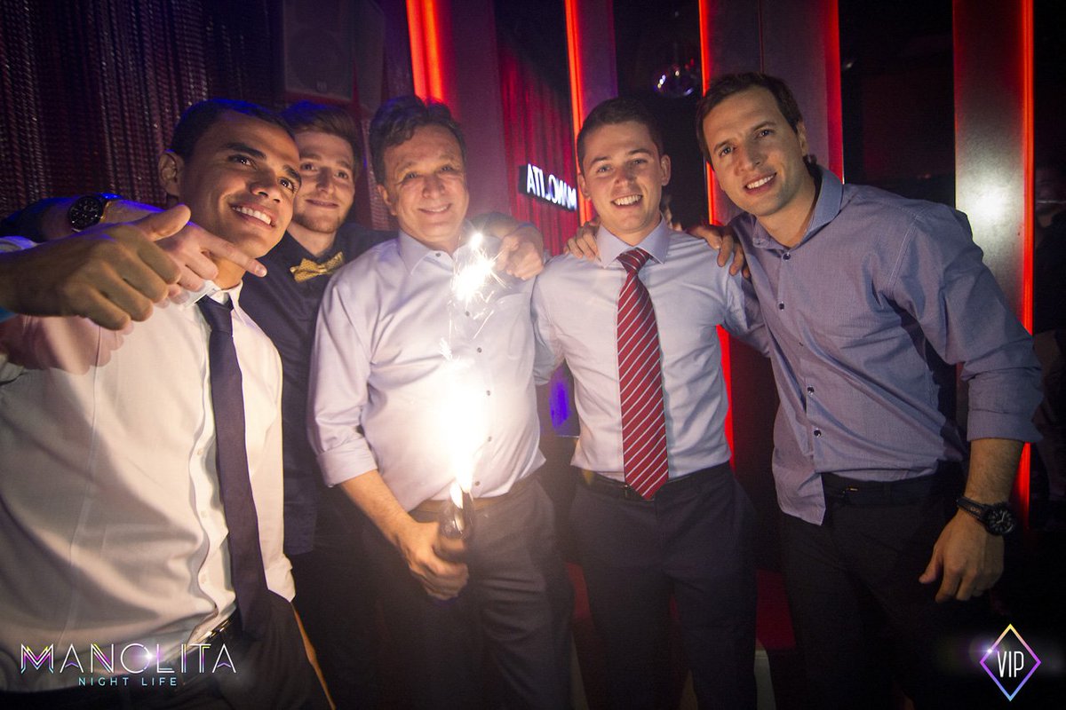 Viulleida's tweet photo. Les millors fotos de les nits a @salamanolita #nightlife aquí 👉👉 https://t.co/PGJLlwwFBz https://t.co/CGM7Awttp9