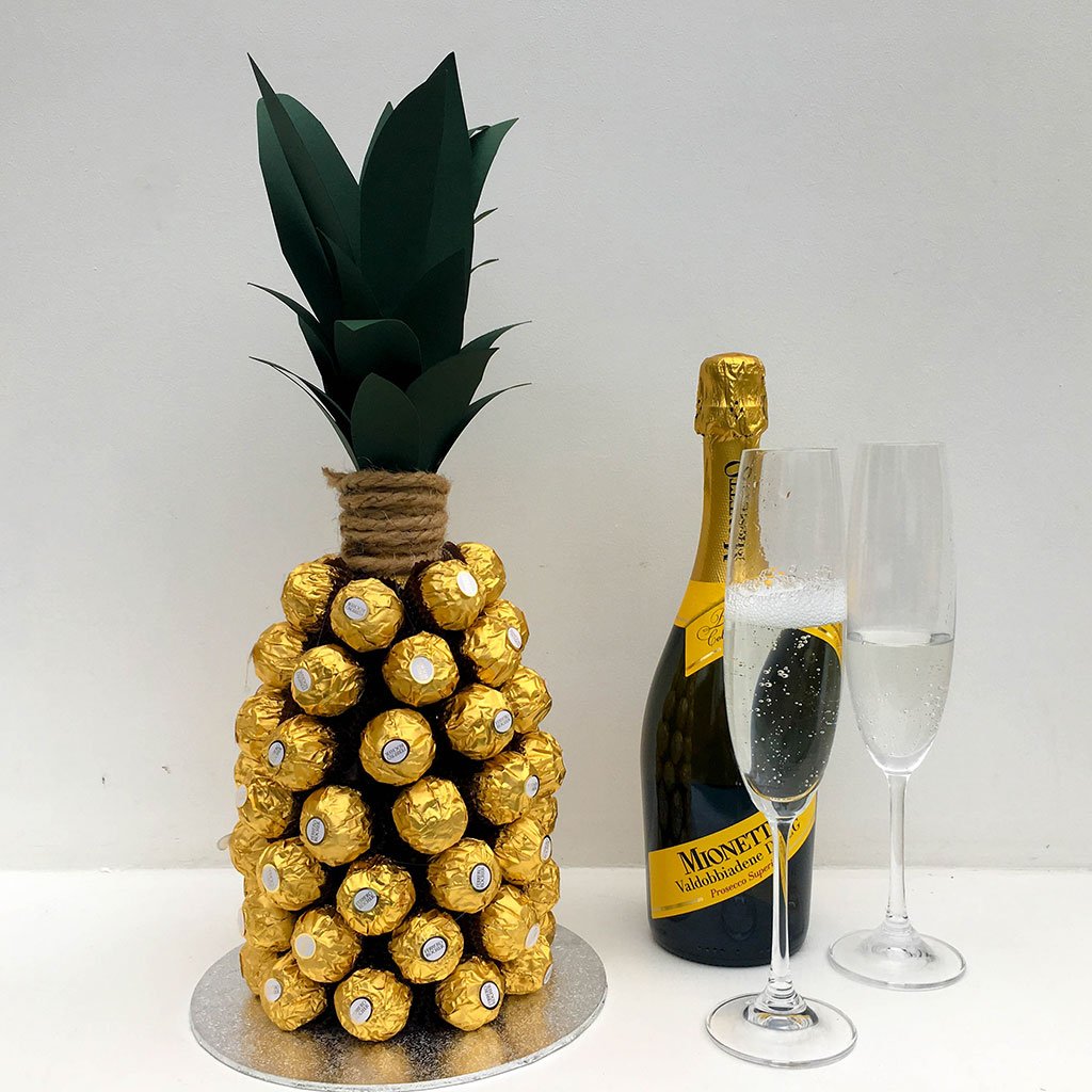sweettreebrowns's tweet photo. Follow &amp; #RT for a chance to #win a Prosecco Pineapple Sweet Tree worth £75! Ends 6/07/16. #giveaway #competition https://t.co/jDH9T5LYyz
