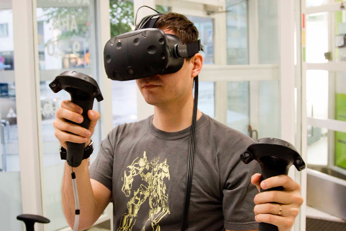 Vrsuomi's tweet image. VR Suomi testasi HTC Viven. Elämys, jota voi suositella kaikille! @htcvive #datatronic #VR vrsuomi.com/#!Testissä-HTC…