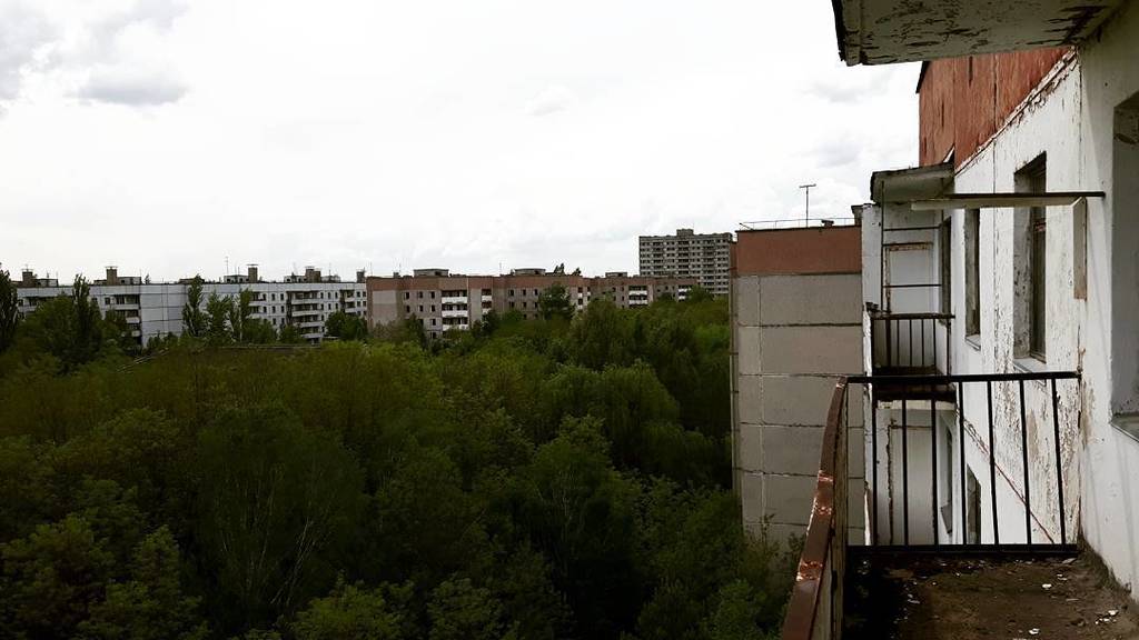 napromieniowani's tweet photo. Na balkonie opuszczonego bloku. I wszystko wokół też opuszczone. Prypeć.
#prypec #pripyat… https://t.co/2U7xmuRvxS https://t.co/yNnChvWhFp
