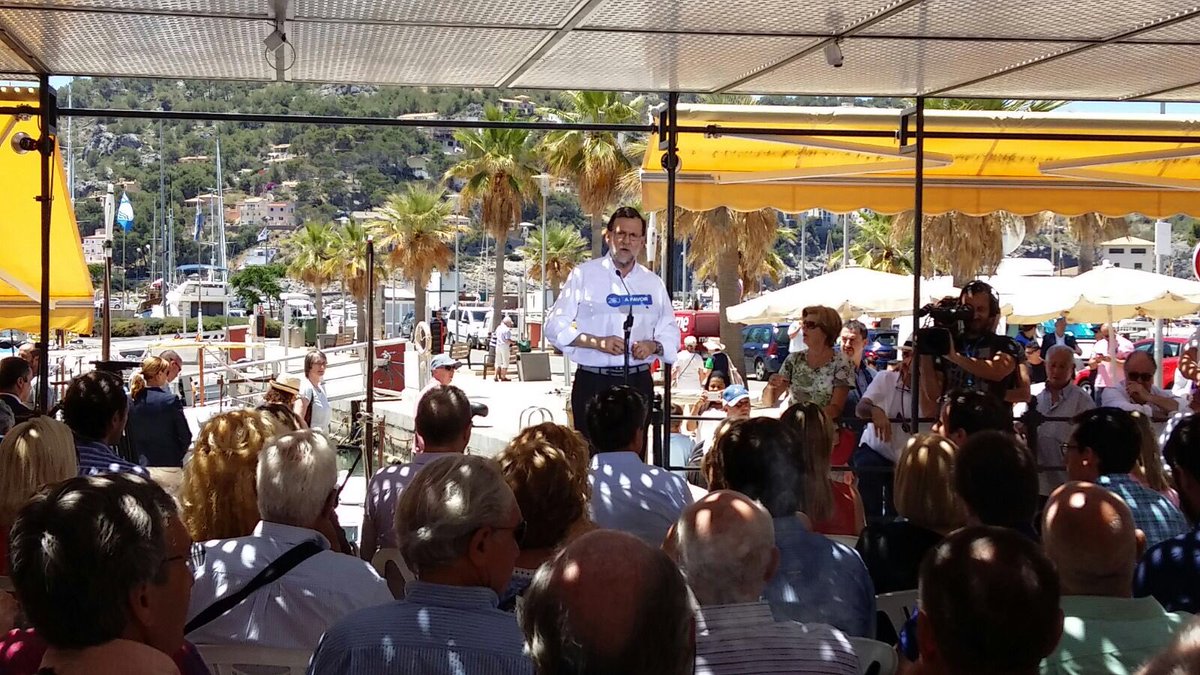 Estamos #Afavor del reformismo, de la Constitución y de la unidad de España <a href="/marianorajoy/">Mariano Rajoy Brey</a> #PPvotoútil