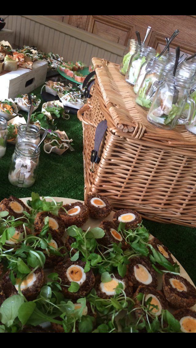 ian_wright1's tweet photo. Aegon Tennis light lunch @EBCollegeLife @JMateides @RachaelClarke19 @HolroydHowe @cpearce_chris @DavidjohnMullis https://t.co/KIww2aXvXr